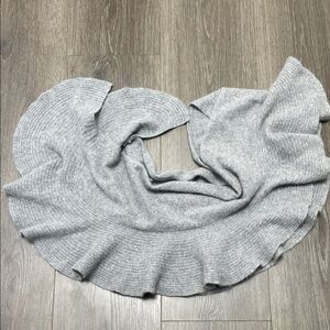 Magaschoni 100% cashmere ruffled scarf